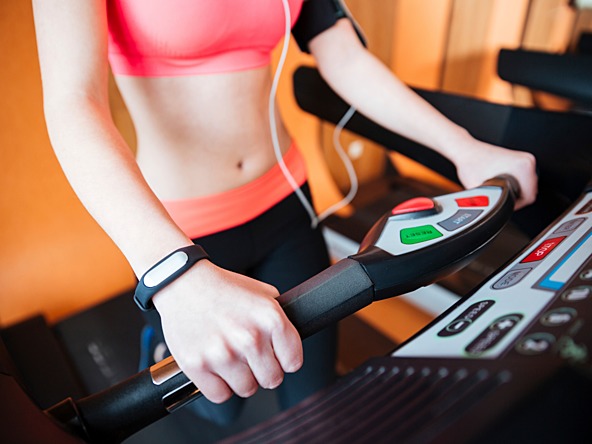 Fitness tracker treadmill_Crop